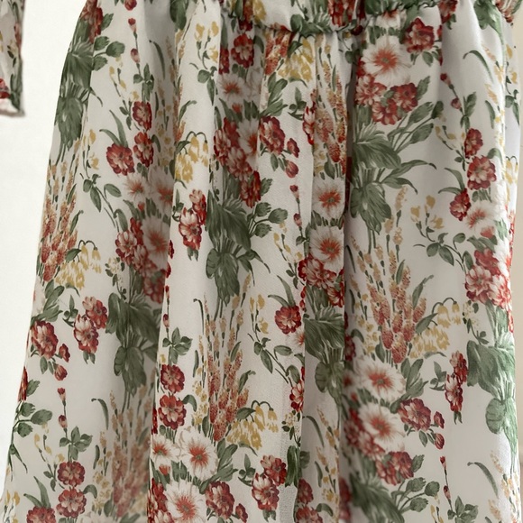 Everly Floral Rompers - Picture 7 of 8